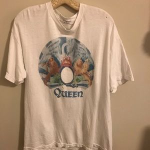 Queens graphic tee ✨